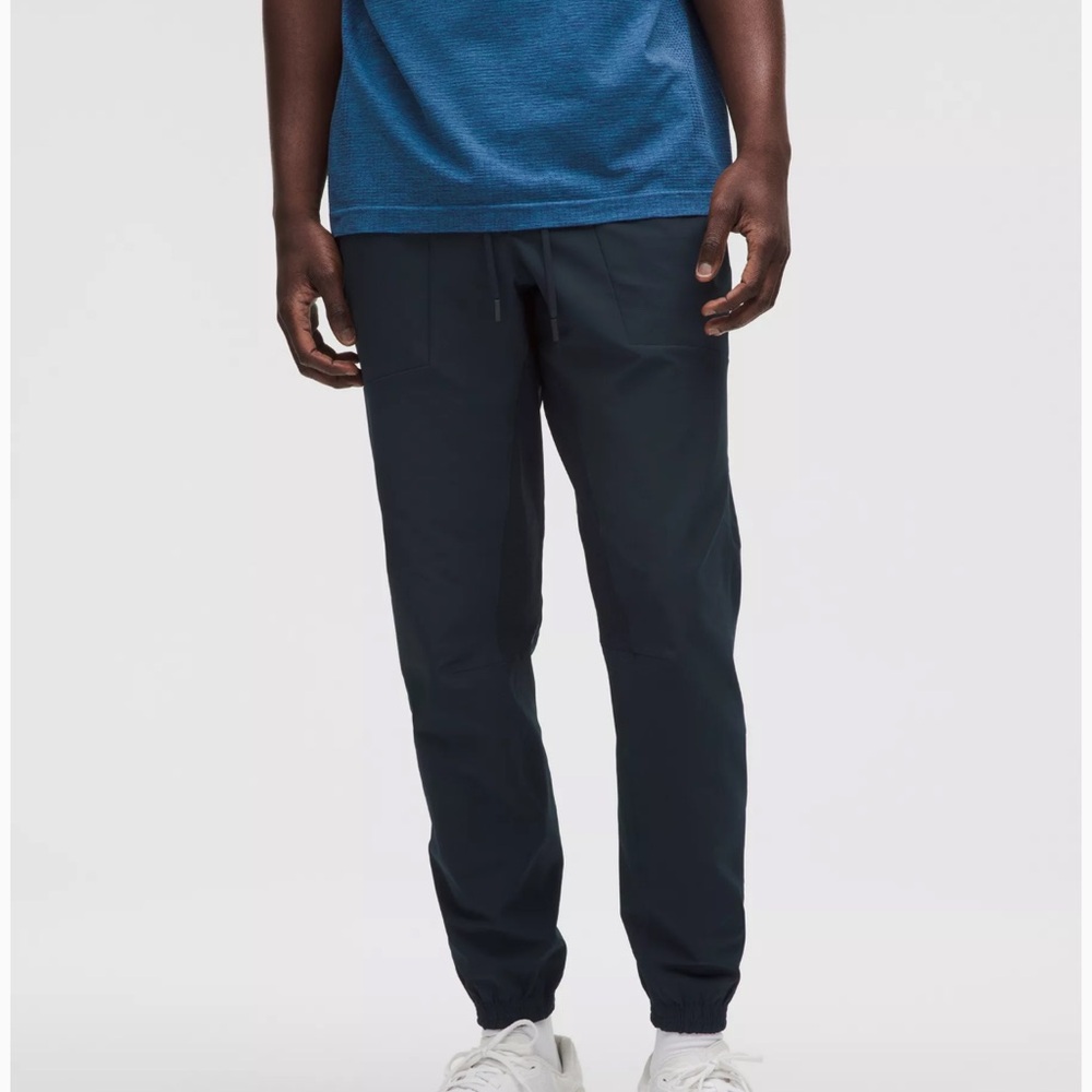 MENS LULU LEMON LICENSE TO TRAIN JOGGER